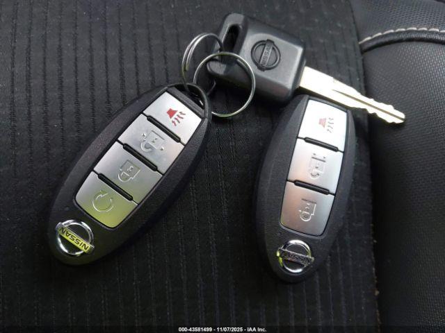 Nissan Titan Pro-4x Image 2