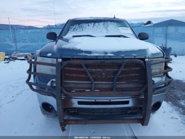 GMC Sierra 2500 Image 8