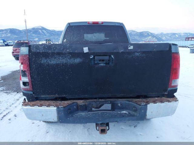 GMC Sierra 2500 Image 12