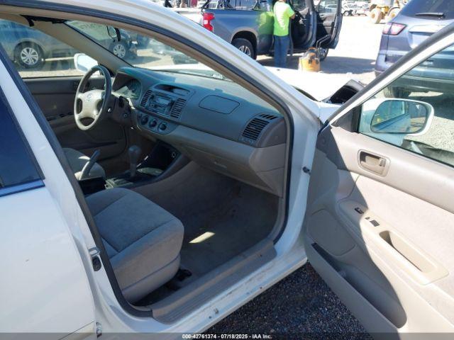 Toyota Camry Le Image 13