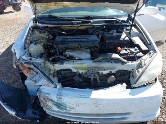 Toyota Camry Le Image 9