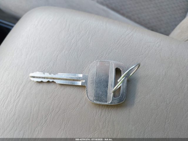 Toyota Camry Le Image 16