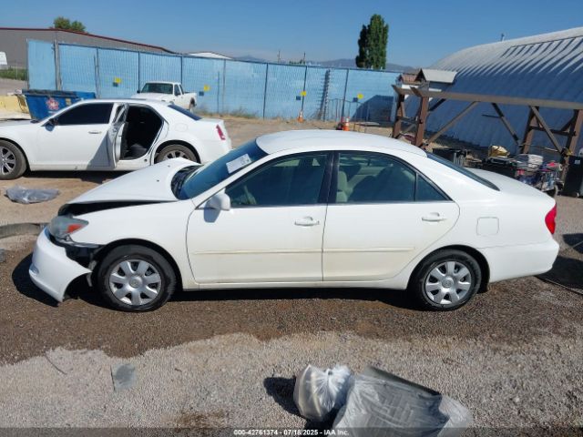 Toyota Camry Le Image 11