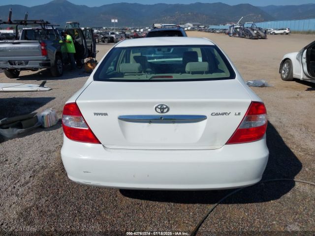 Toyota Camry Le Image 18