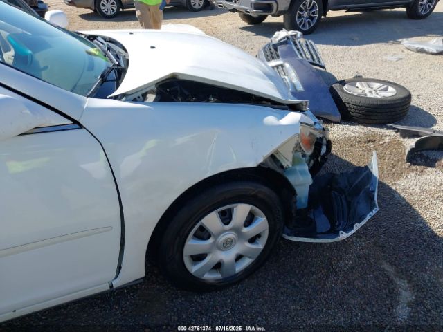 Toyota Camry Le Image 10