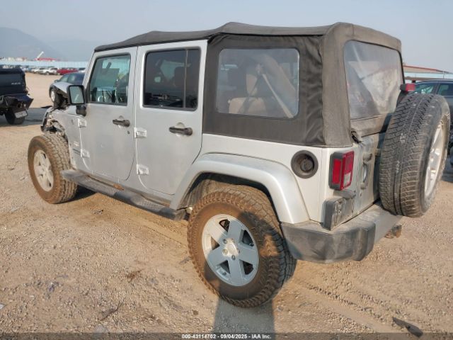 Jeep Wrangler Unlimited Sahara Image 15