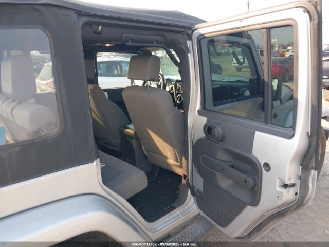 Jeep Wrangler Unlimited Sahara Image 7