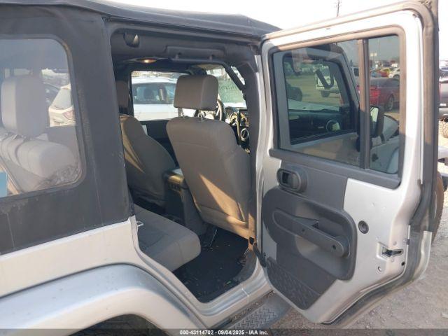Jeep Wrangler Unlimited Sahara Image 7