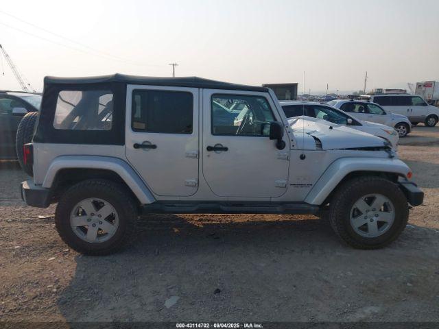 Jeep Wrangler Unlimited Sahara Image 16