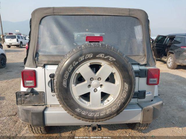 Jeep Wrangler Unlimited Sahara Image 4