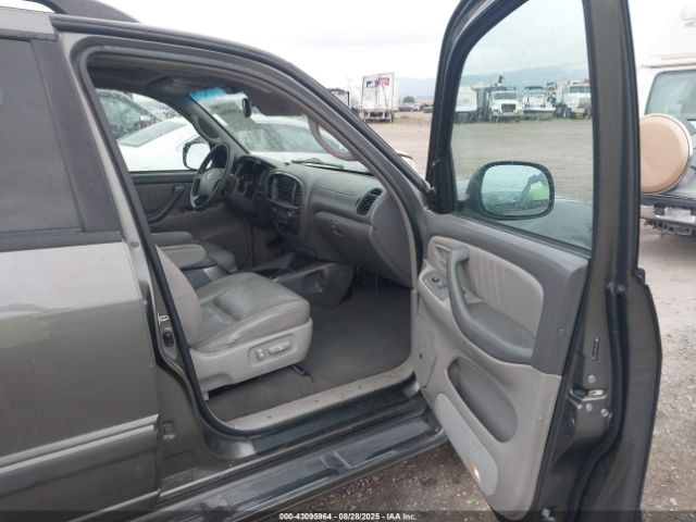 Toyota Sequoia Limited V8 Image 8