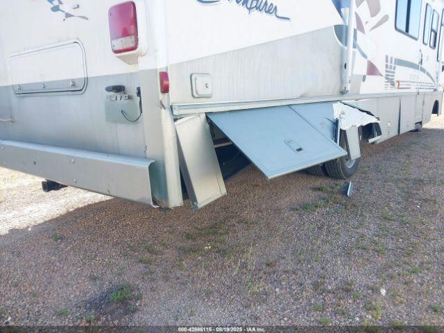 Winnebago Adventurer Image 5