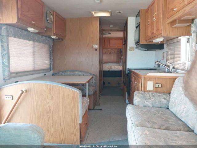 Winnebago Adventurer Image 11