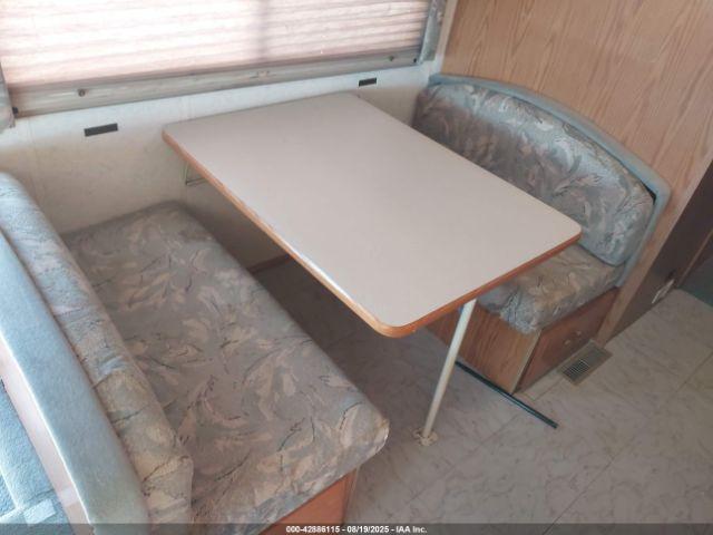 Winnebago Adventurer Image 7