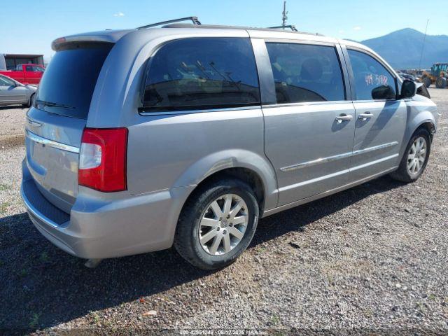 Chrysler Town & Country Touring Image 9