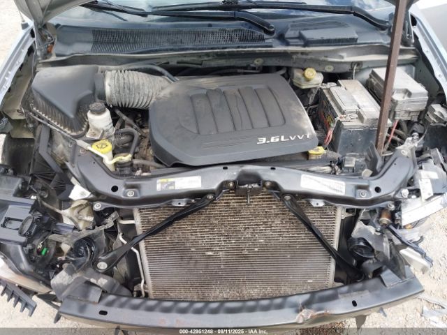 Chrysler Town & Country Touring Image 16