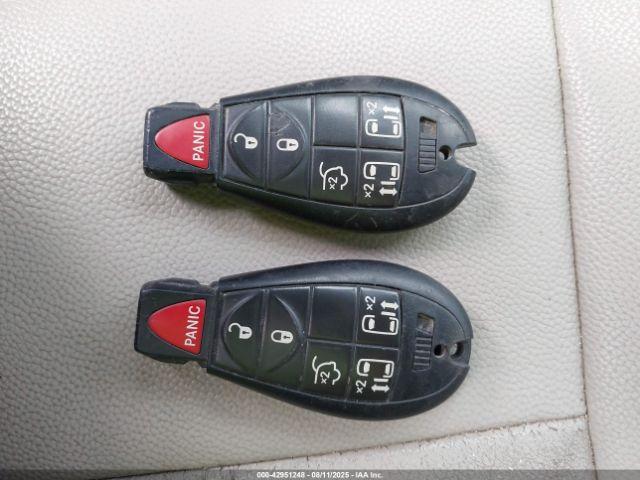 Chrysler Town & Country Touring Image 17