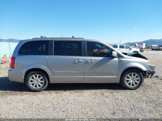 Chrysler Town & Country Touring Image 6