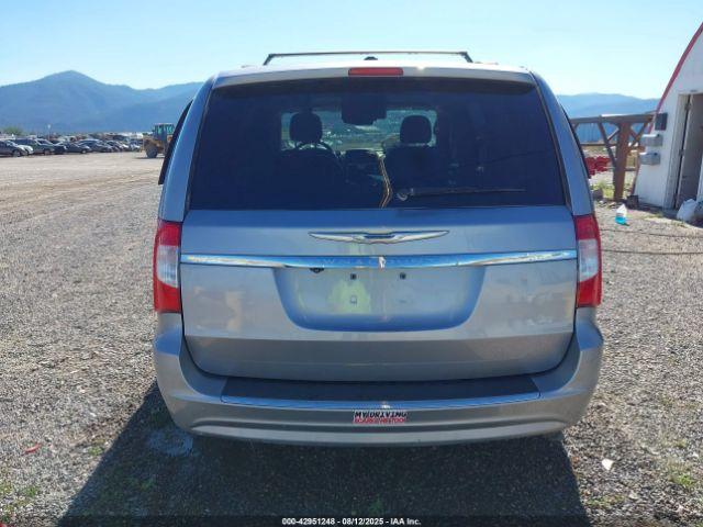 Chrysler Town & Country Touring Image 7