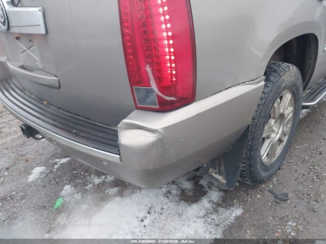 Cadillac Escalade Standard Image 5