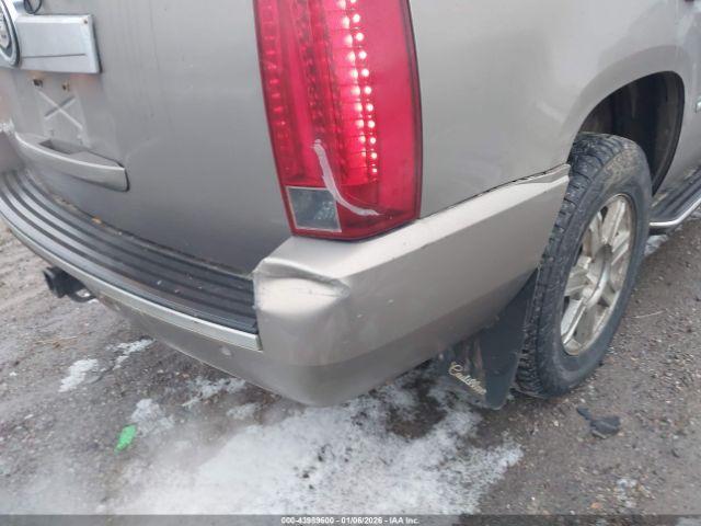 Cadillac Escalade Standard Image 5