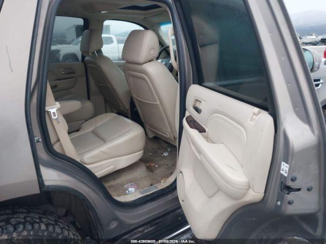 Cadillac Escalade Standard Image 3
