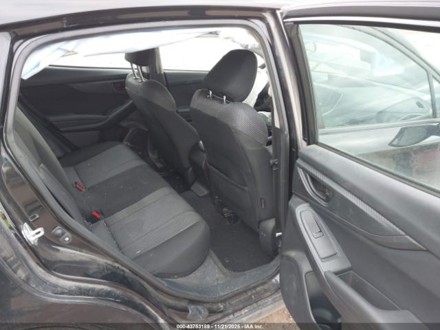 Subaru Impreza Base 5-door Image 12