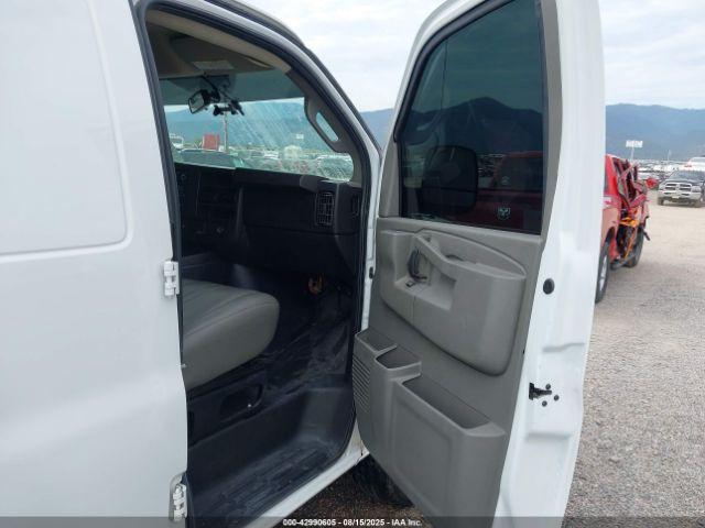 Chevrolet Express Work Van Image 17