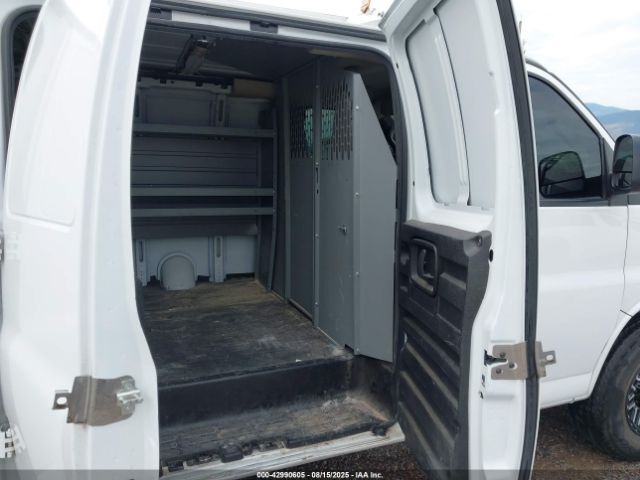 Chevrolet Express Work Van Image 16