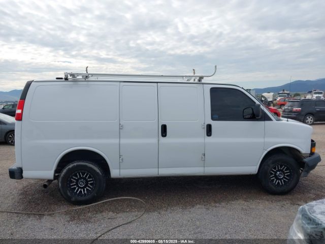 Chevrolet Express Work Van Image 20