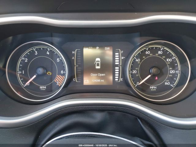 Jeep Cherokee Sport Image 11