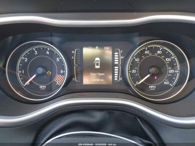 Jeep Cherokee Sport Image 11