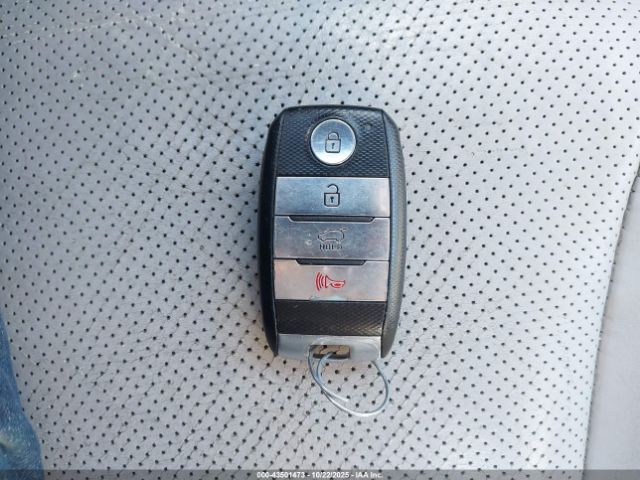 Kia Sorento Limited V6 Image 8