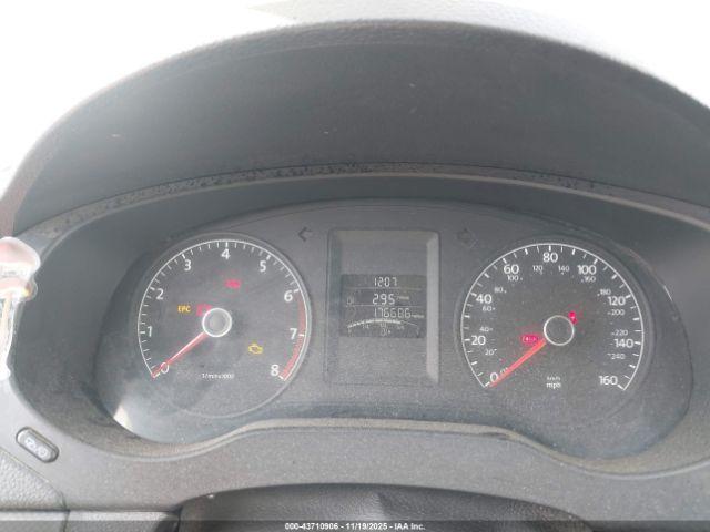 Volkswagen Jetta 2.0l S Image 2