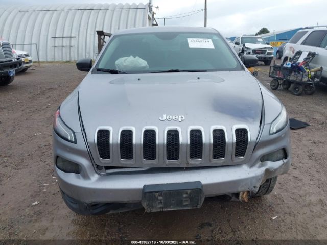 Jeep Cherokee Sport 4x4 Image 9