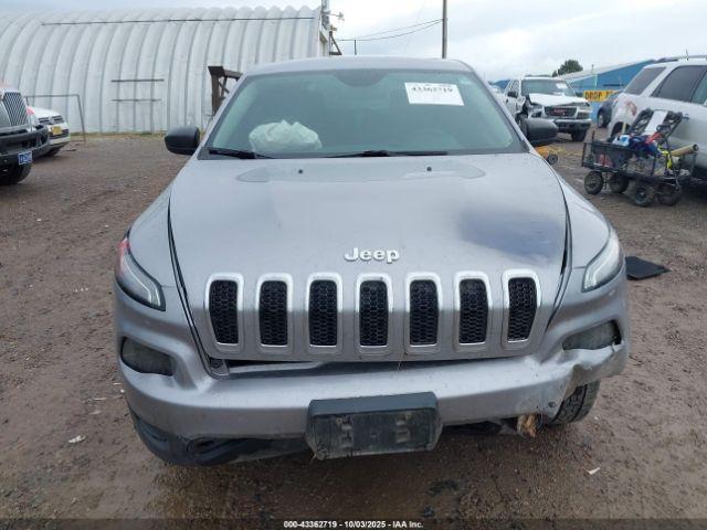 Jeep Cherokee Sport 4x4 Image 9